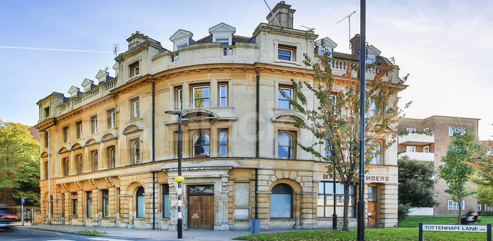 Spacious one bedroom property set in a great location High Street, Horsney